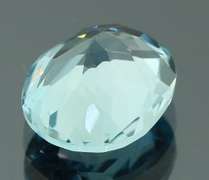 Brilliant 5.79ct oval cut Topaz center stone