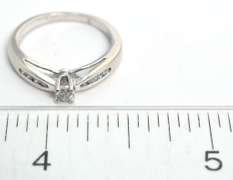 Sweet Diamond Ring in White Gold