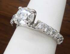 GSI Certified Diamond Engagement Ring