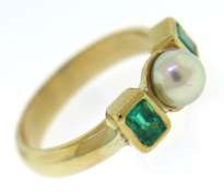Fantastic 18kt Pearl & Bezel Set Emerald Ring