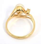 Feminine Pearl & Diamond Ring