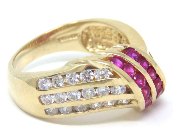 Beautiful 14kt Yellow Gold Red & White CZ Ring