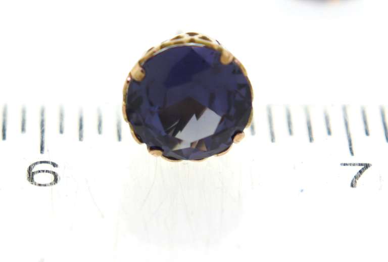 Stylish 14kt YG Synthetic Alexandrite Stud Earrings