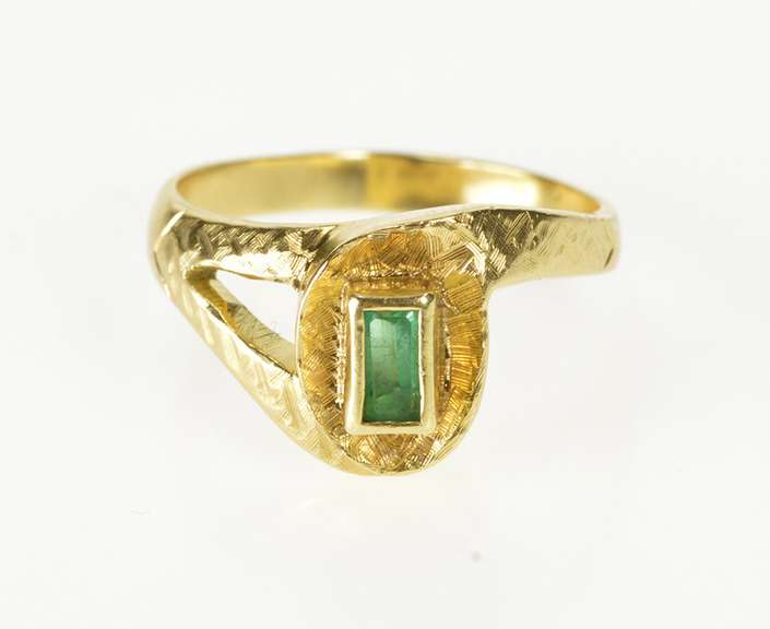 18K Yellow Gold 0.30 Ct Emerald Cut Emerald Ornate Fashion Ring