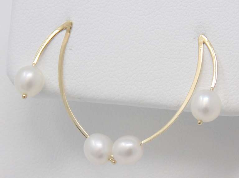 Gorgeous Pearl Curved Earrings in 14kt