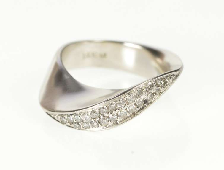 14K White Gold Diamond Inset Ornate Wave Mobius Streak Band Ring