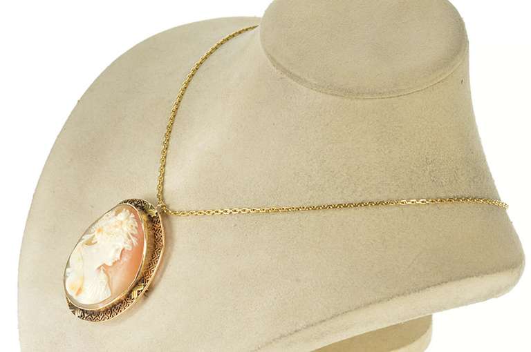 14K Yellow Gold Ornate Victorian Carved Lady Shell Cameo Pendant/Pin