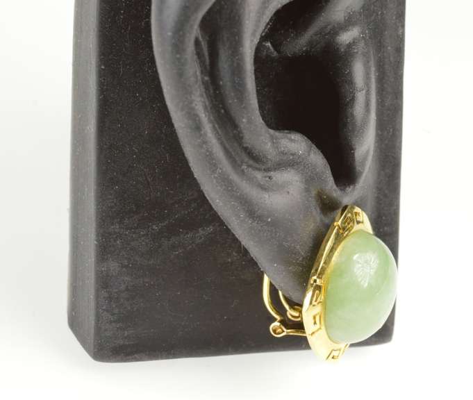 18K Yellow Gold Jade Cabochon Ornate Statement Clip Back Earrings