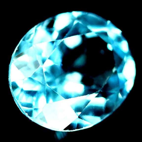 Brilliant 5.87ct oval cut Topaz center stone