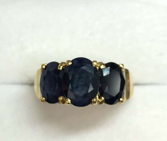 6.0 Carat Blue Sapphire Ring in 14kt Gold