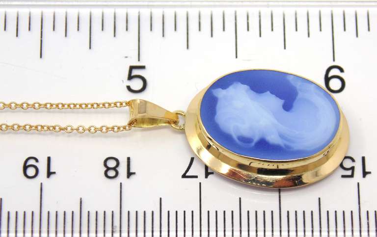 Pretty Yellow Gold Cameo Necklace
