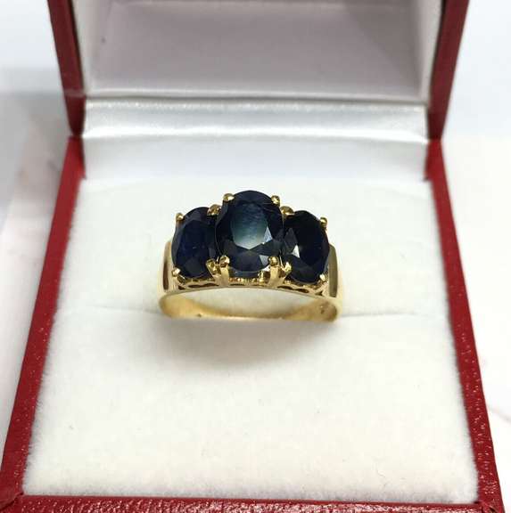 6.0 Carat Blue Sapphire Ring in 14kt Gold