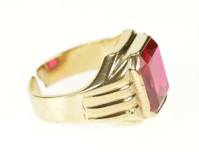 10K Yellow Gold Emerald Cut Syn. Ruby Inset Grooved Ring
