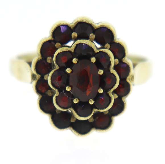 Beautiful Yellow Gold Garnet Scalloped Halo Ring