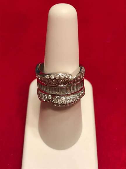 Ladies 14k white gold diamond band/ring