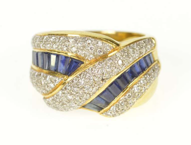 18K Yellow Gold 1.83 Ctw Wavy Baguette Diamond Pave Diamond Ring