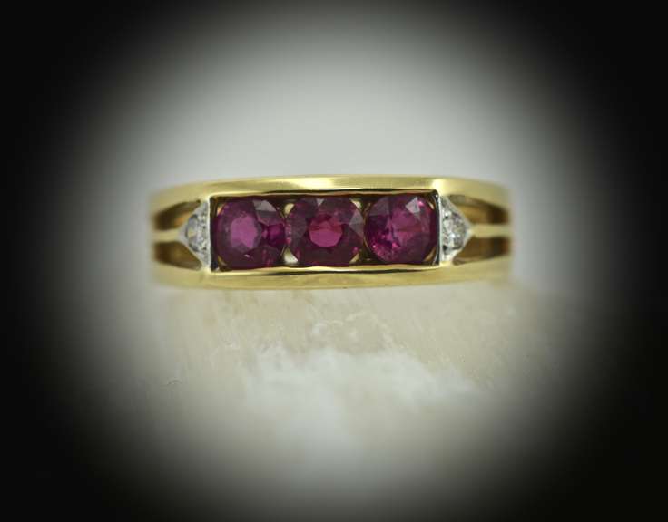 18K Bright Red Ruby Band