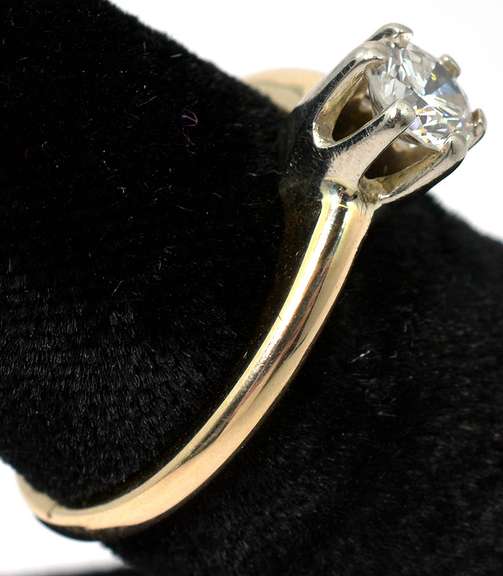 Diamond Engagement Ring in 14KT