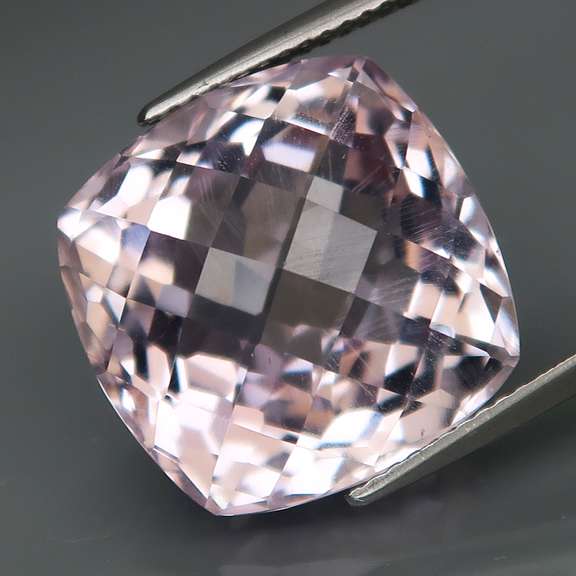 Exquisite 17.76ct Rose de Franc Amethyst