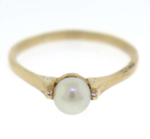 Simple Yellow Gold Pearl Ring