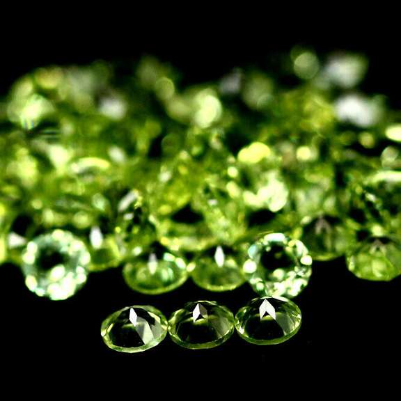Brilliant 4.98ct set of matched diamond cut Peridot