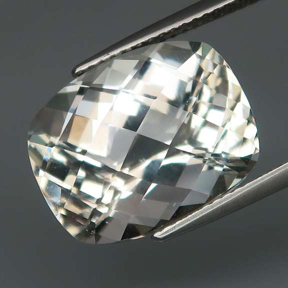 Magnificent 16ct diamond white Topaz