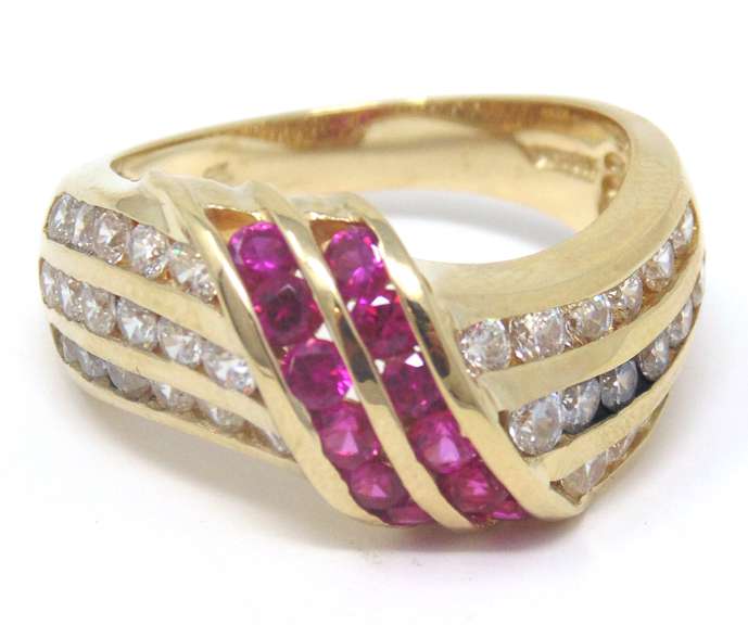 Beautiful 14kt Yellow Gold Red & White CZ Ring