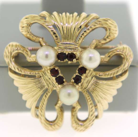 Pretty Yellow Gold Pearl and Garnet Brooch