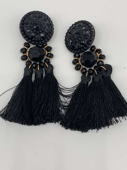 Fashion Tassel Earrings in Black