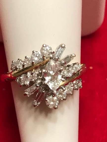 Ladies 14k gold diamond ring