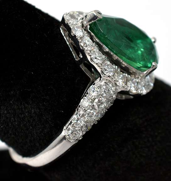 Platinum Emerald & Diamond Ring
