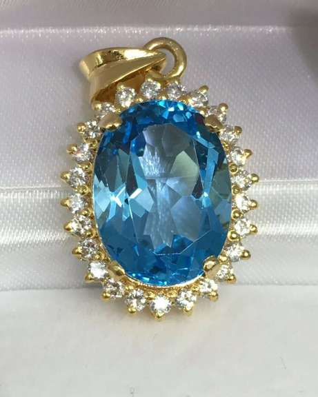 Amazing 24.00 Carat Blue Topaz Pendant, 14kt Gold