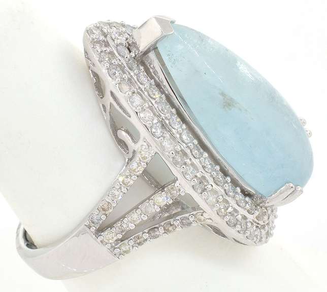 Mesmerizing Aquamarine & Diamond Ring in Sterling Silver