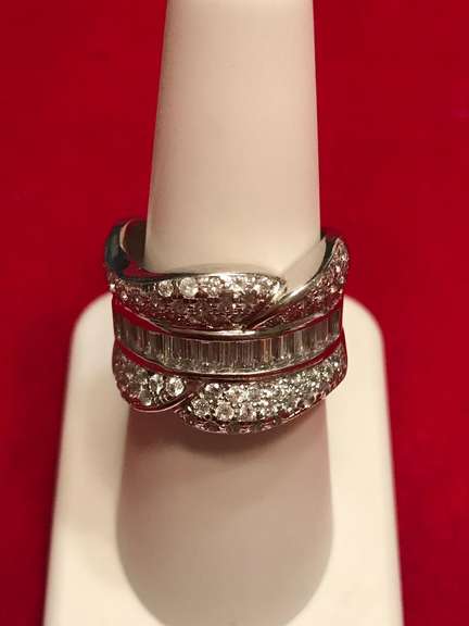 Ladies 14k white gold diamond band/ring