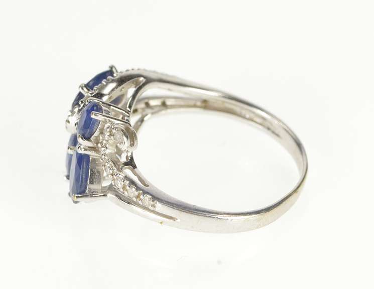 14K White Gold 1.50 Ctw Oval Sapphire Diamond Floral Design Ring