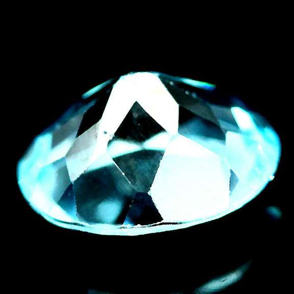 Brilliant 5.87ct oval cut Topaz center stone