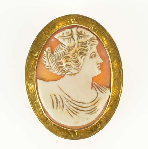 10K Yellow Gold Victorian Ornate Carved Lady Cameo Etched Pin/Brooch