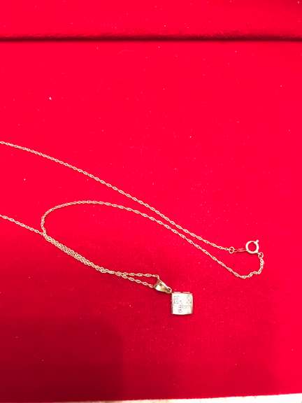 14k yellow gold chain with diamond pendant
