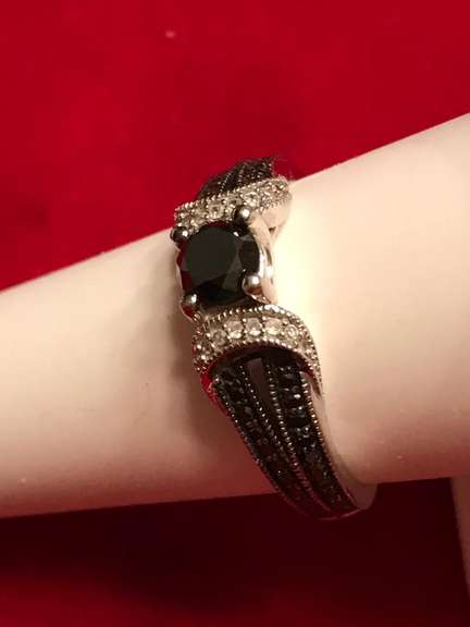 Ladies 14k white gold diamond ring