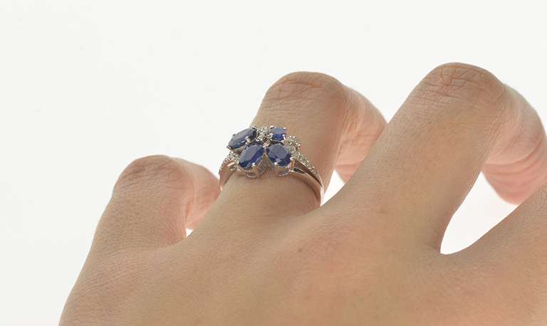 14K White Gold 1.50 Ctw Oval Sapphire Diamond Floral Design Ring