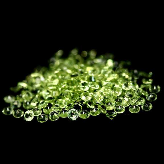 Brilliant 5.19ct set of matched diamond cut Peridot