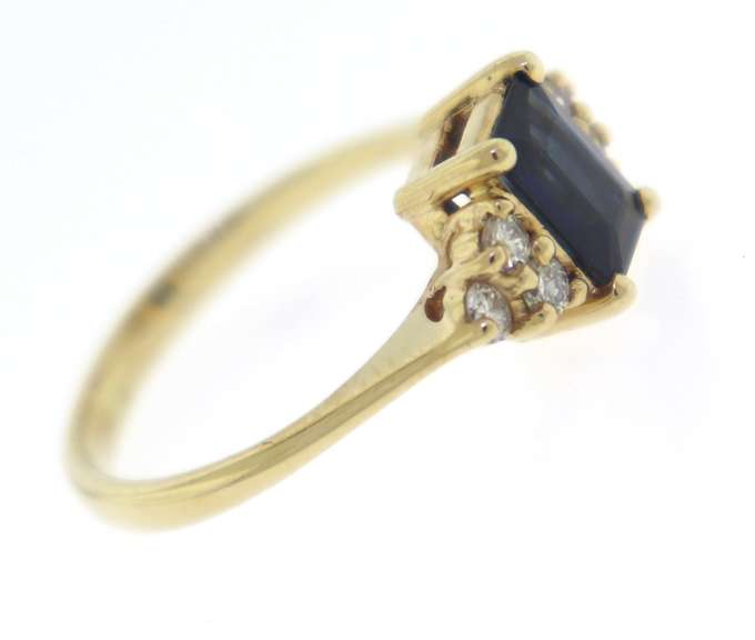 Amazing Yellow Gold Sapphire and Diamond Ring