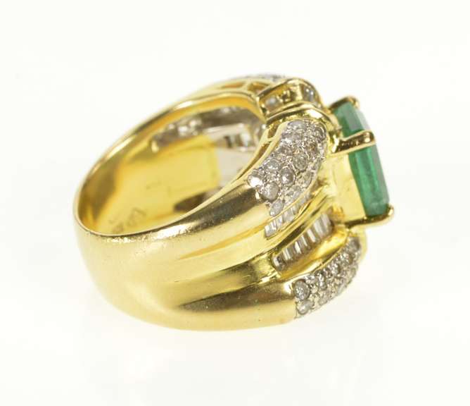 18K Yellow Gold 4.10 Ctw Natural Emerald Diamond Statement Ring