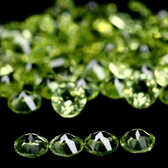 Brilliant 5.45ct set of matched diamond cut Peridot