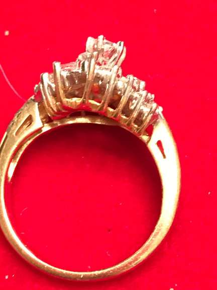 Ladies 14k gold diamond ring