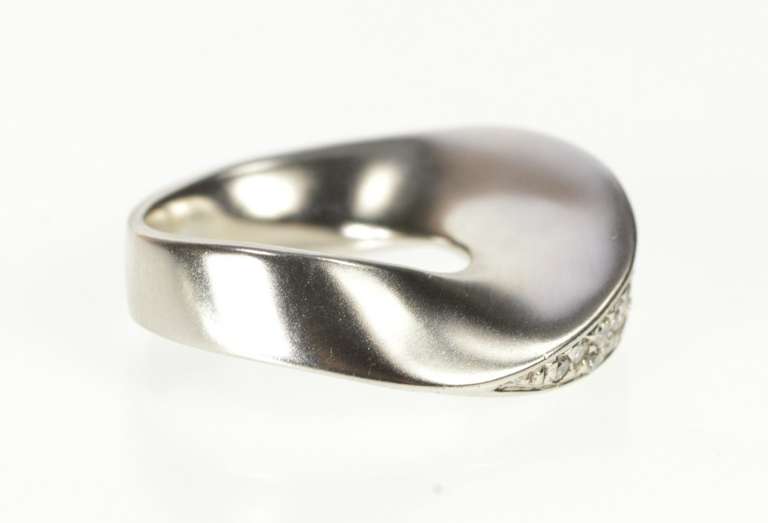 14K White Gold Diamond Inset Ornate Wave Mobius Streak Band Ring