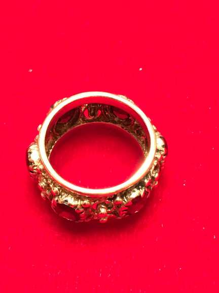 Ladies 14k vintage garnet ring/band