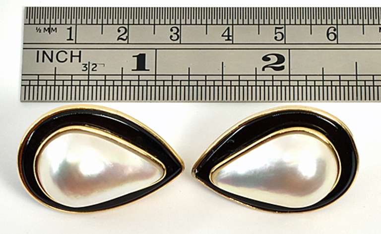 Sophisticated Mobé Pearl & Onyx Earrings in 14K YG