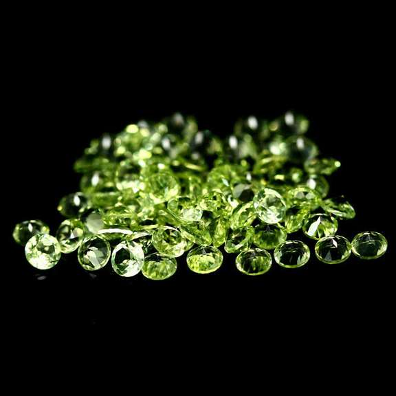 Brilliant 4.98ct set of matched diamond cut Peridot