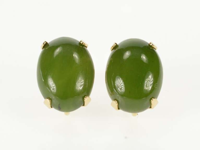 14K Yellow Gold 1960's Retro Nephrite Jade Cabochon ScrewBack Earrings